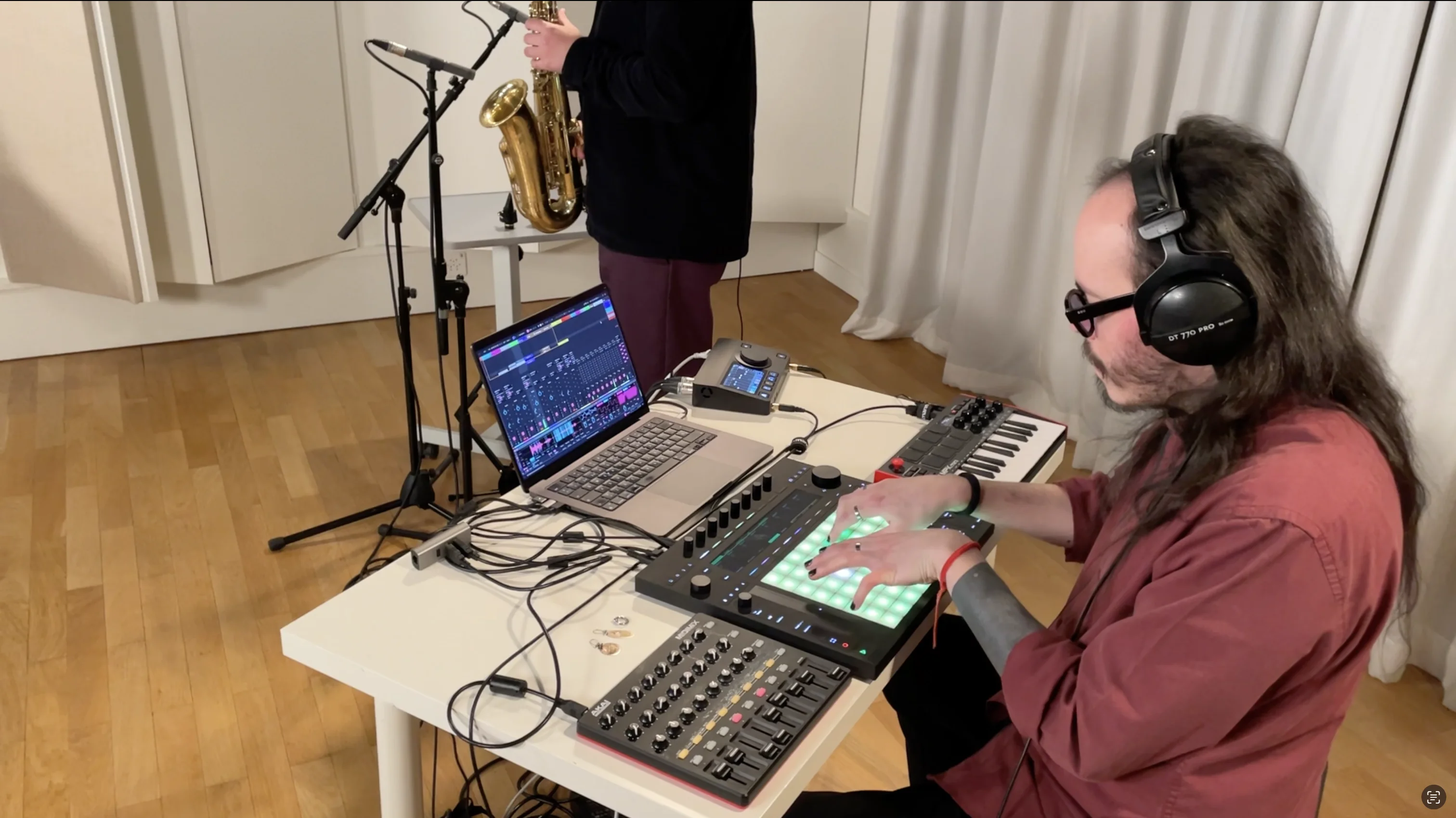 Des Visages EP performance