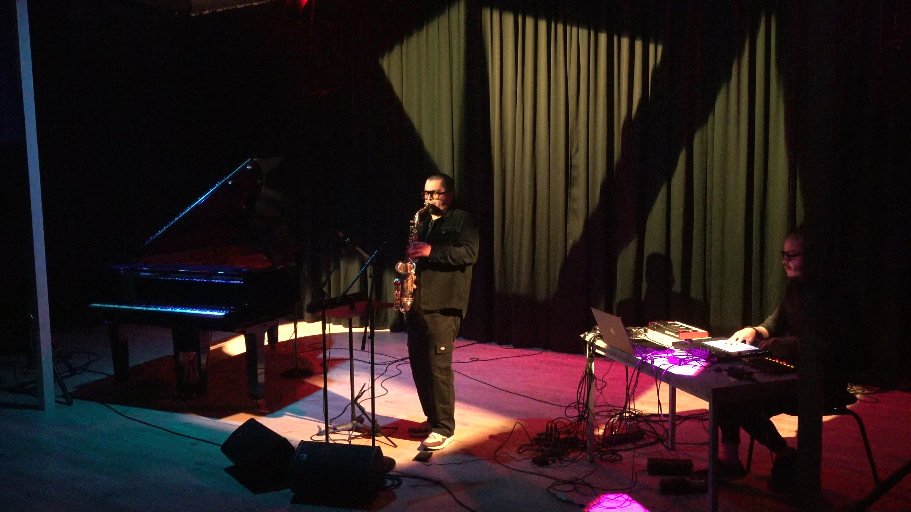 Des Visages EP performance